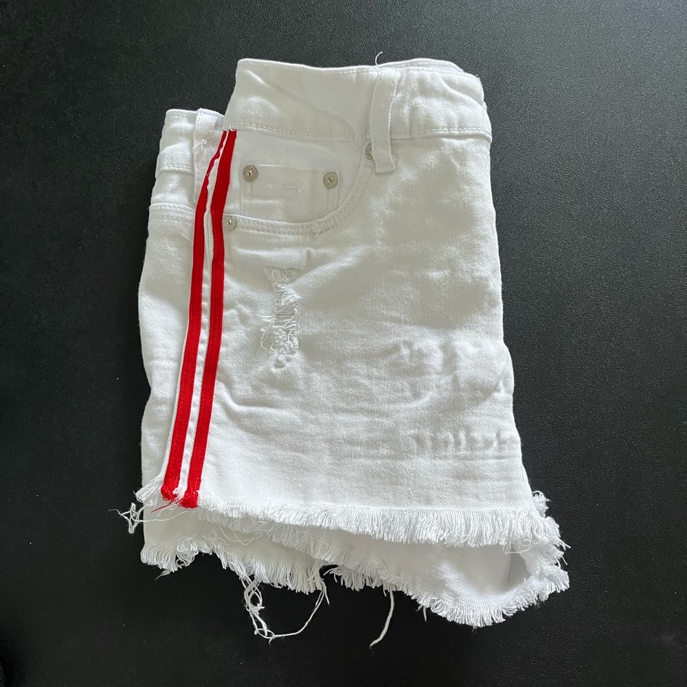 TRACTR White jean shorts with red stripe